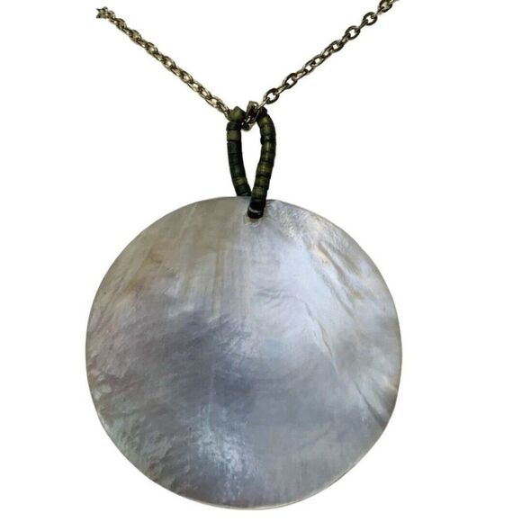 Vintage Pearlesque Shell Large Pendant Gold Tone Chain Women’s Necklace  34” - Picture 2 of 9